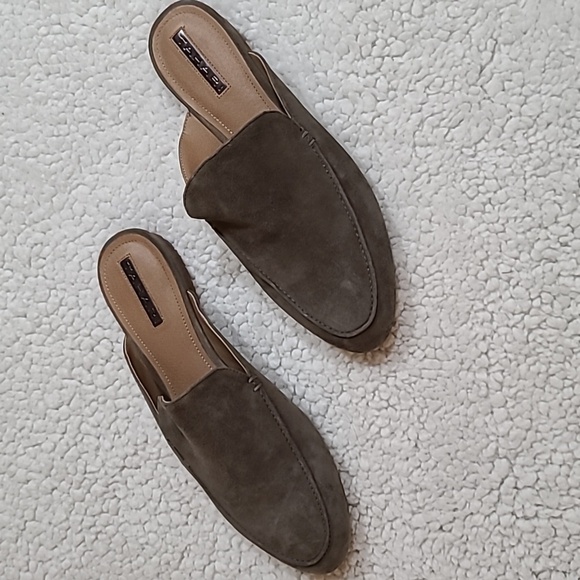 Tahari Shoes - Tahari Flower Flat Mules in Grey Suede Size 8M